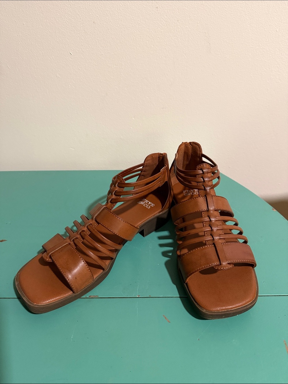 FRYE AND CO. Women's Gladiator Brown Strappy Sandals size 7
